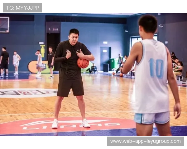 NBA球队外线持球训练全面升级，塑造完美投射与突破组合