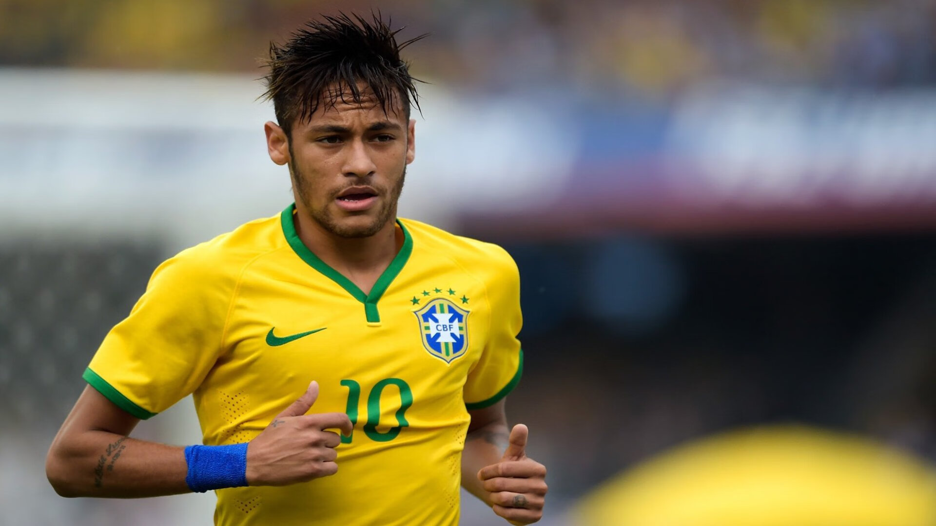 真爱无敌！杰伦-格林将40岁女友照片纹满后背 后者比他大17岁，杰伦格林全名